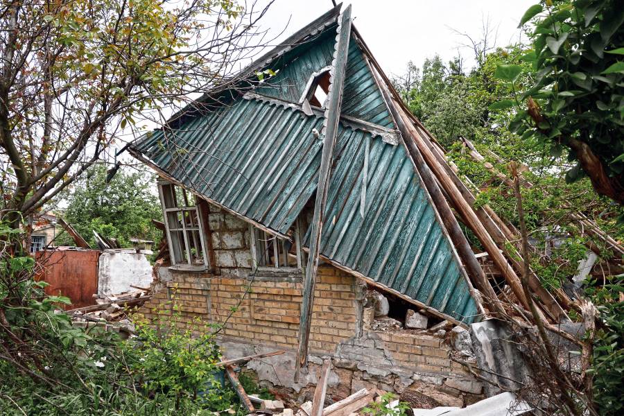 In Toshkivka, nordwestlich von Luhansk,
gab es viele zivile Todesopfer. Früher lebten hier
fast viereinhalb Tausend Menschen.
Heute sind es noch ein Dutzend Familien,
einige mit Kindern …<br><small class="stackrow__imagesource">Quelle: Caritas Ukraine </small>