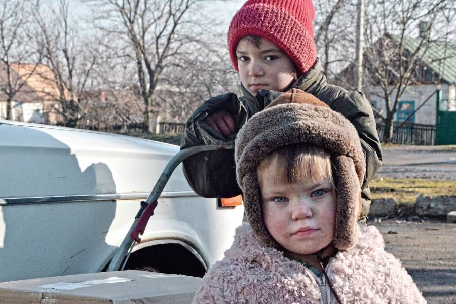 In Orlovske ist zur Zeit nur ein einziger
Brunnen in Betrieb. Die Caritas versorgt
die Familien mit Lebensmitteln
und Trinkwasser …<br><small class="stackrow__imagesource">Quelle: Caritas Ukraine </small>