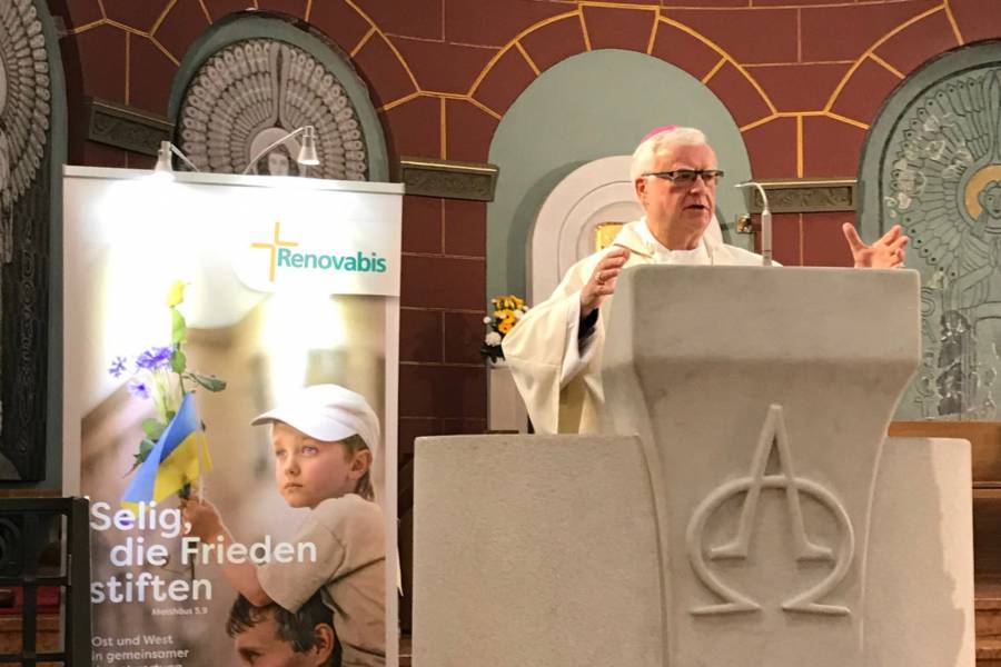 Erzbischof Koch in der Kirche St. Joseph im Berliner Bezirk Wedding.