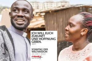 Das Plakatmotiv zeigt den missio-Projektpartner Pater Firmin Koffi Tanoh im Gespräch mit der Geschäftsfrau Linet Mboya.