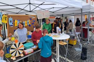 Am Stand der Jungen Aktion der Ackermann-Gemeinde in Domažlice