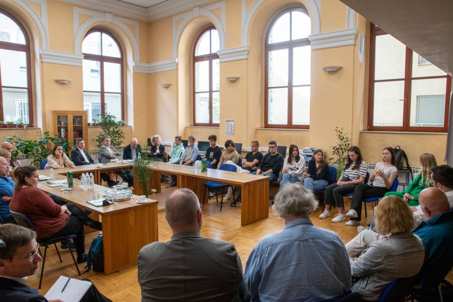 Gespräche im Schulzentrum St. Joseph in Sarajevo