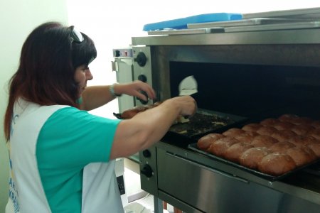 In der Suppenküche Mariupol wird täglich frisch für über etwa 100 Personen gekocht.